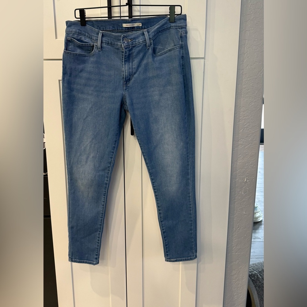 Levi's - Women's 710 Super Skinny Jeans - 33
